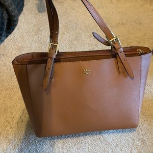 Tory Burch brown purse. Excellent condition.